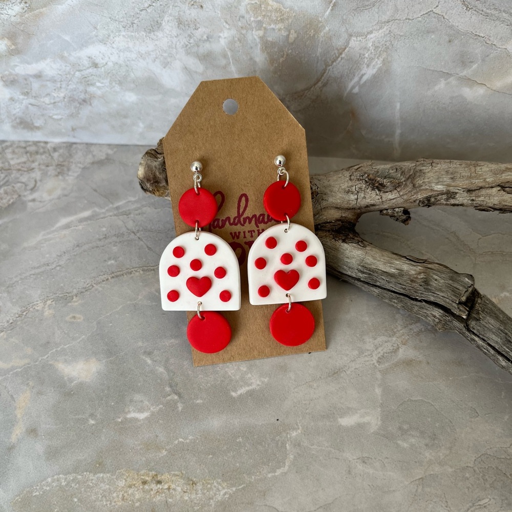 Heart patterned earrings. - Picture 1 of 3